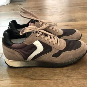 EUC Voile Blanche Designer Sneakers